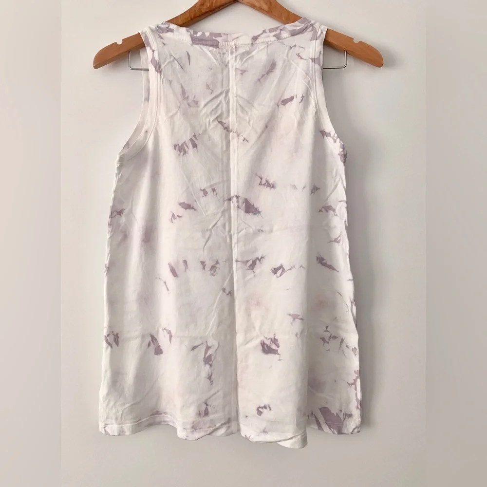 🌟PRICE DROP🌟 NWOT! GAP white + purple v-neck TIE-DYE TANK TOP Size XS Petite - Picture 2 of 5